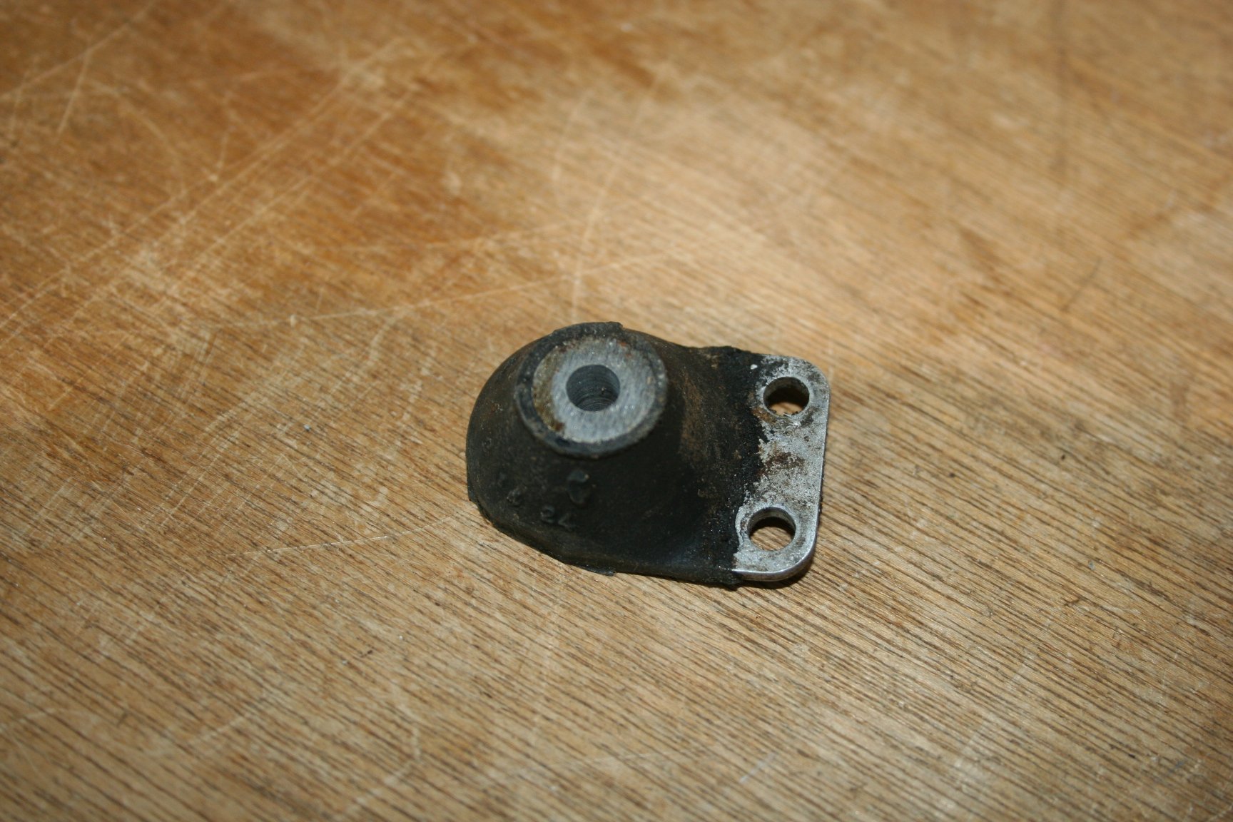 tril-dempings rubber 1121 00 2 14 24 Stihl kettingzaag, gebruikt onderdeel